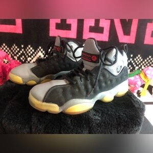 Nike Air Jordan Jumpman Team ll Black and Gray Athletic Shoes with Sleek Design